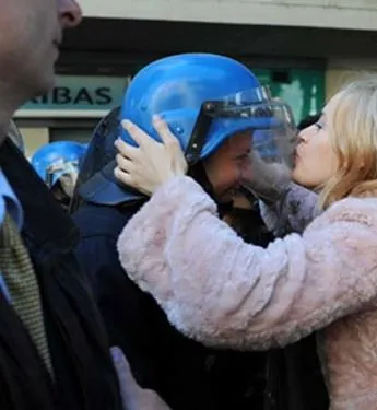 Пиратское телевидение (2012) через торрент скачать Пиратское телевидение (2012) фильм через торрент скачать