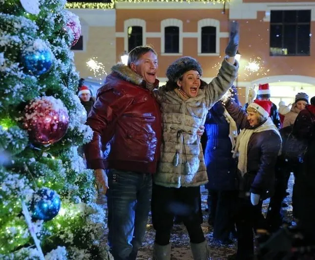 Новогоднее дежурство (2014) через торрент бесплатно Новогоднее дежурство (2014) сериал через торрент бесплатно