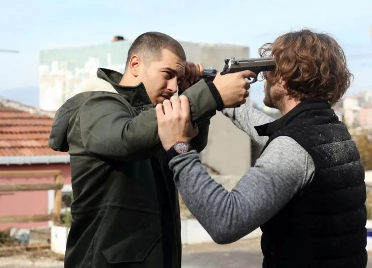 Внутри (2016) через торрент скачать Внутри (2016) сериал через торрент скачать