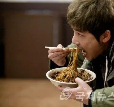 Большой человек (2014) через торрент бесплатно Большой человек (2014) сериал через торрент бесплатно