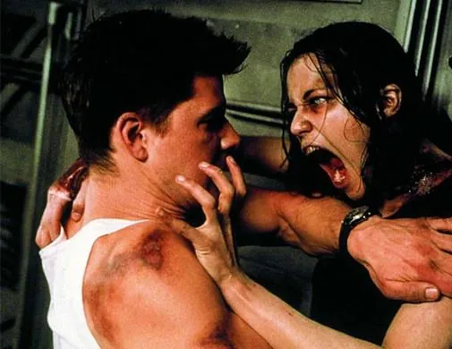 Обитель зла (2002) через торрент скачать Обитель зла (2002) фильм через торрент скачать