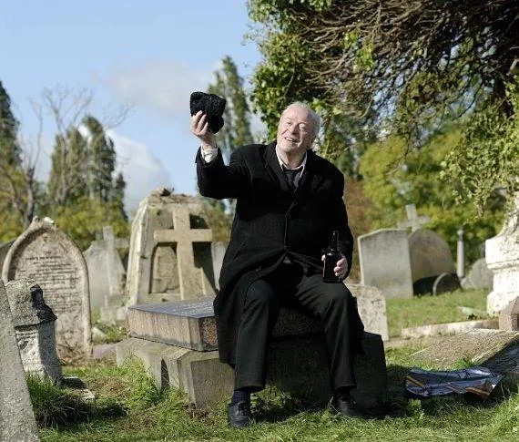 Есть там кто-нибудь? (2009) через торрент бесплатно Есть там кто-нибудь? (2009) фильм через торрент бесплатно