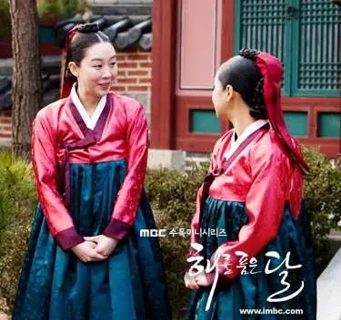 Солнце в объятиях Луны (2012) через торрент бесплатно Солнце в объятиях Луны (2012) сериал через торрент бесплатно