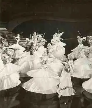 Золотоискатели 1933-го года (1933) в хорошем качестве через торрент Золотоискатели 1933-го года (1933) фильм в хорошем качестве через торрент