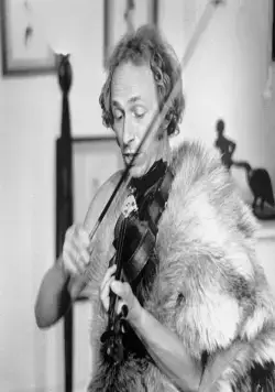 Высокий блондин в черном ботинке (1972) через торрент бесплатно Высокий блондин в черном ботинке (1972) фильм через торрент бесплатно