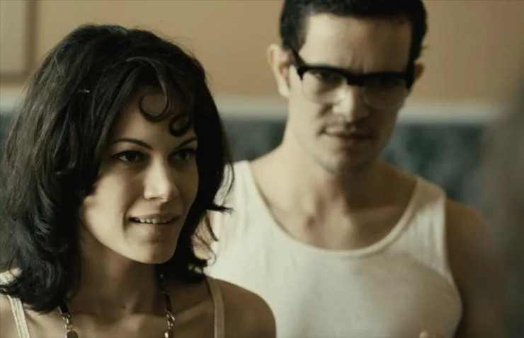 Лицо в мусоре (2010) через торрент скачать Лицо в мусоре (2010) фильм через торрент скачать