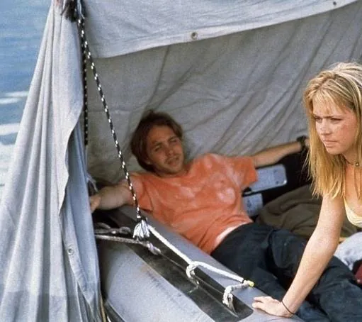 Сквозь шторм (1997) в хорошем качестве через торрент Сквозь шторм (1997) фильм в хорошем качестве через торрент