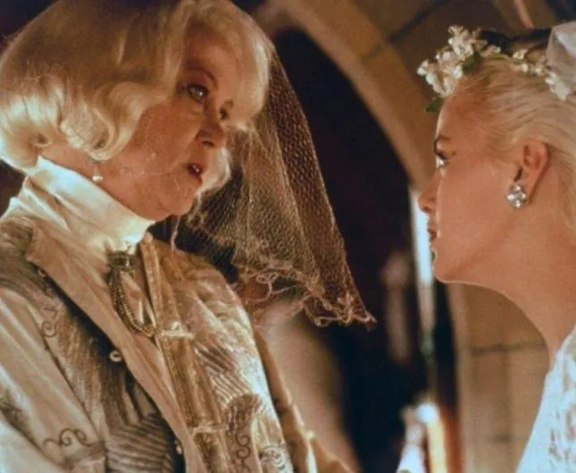 Слияние двух лун (1988) в хорошем качестве через торрент Слияние двух лун (1988) фильм в хорошем качестве через торрент