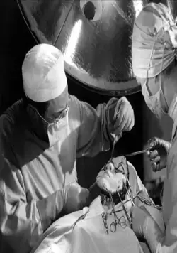 Глаза без лица (1959) через торрент скачать Глаза без лица (1959) фильм через торрент скачать