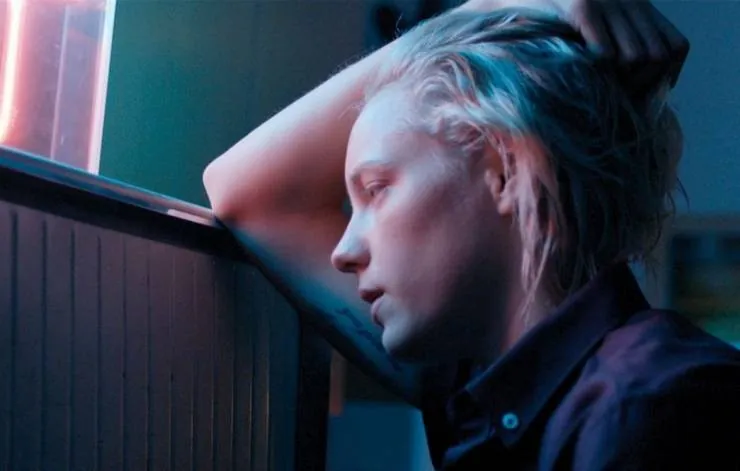 Ниже её губ (2016) через торрент скачать Ниже её губ (2016) фильм через торрент скачать