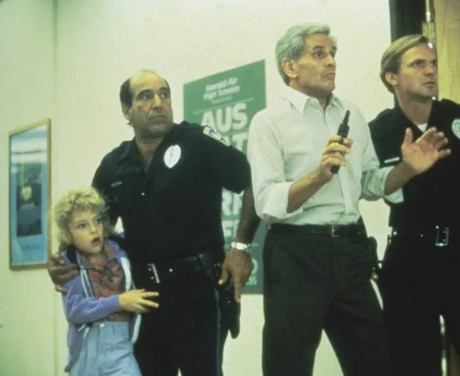 Плащ и кинжал (1984) через торрент скачать Плащ и кинжал (1984) фильм через торрент скачать