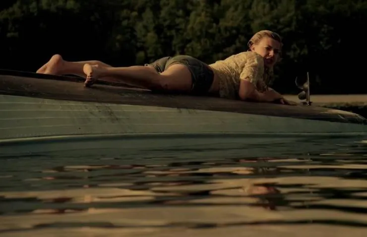 Внизу (2013) через торрент скачать Внизу (2013) фильм через торрент скачать