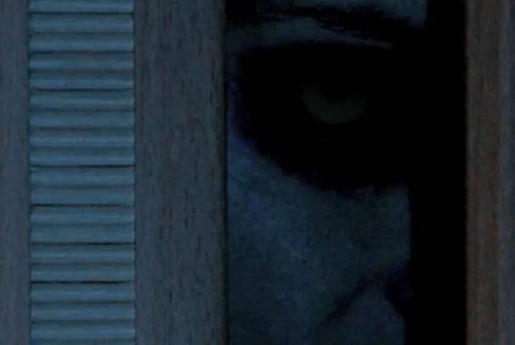 Она на меня смотрит (2020) через торрент бесплатно Она на меня смотрит (2020) фильм через торрент бесплатно