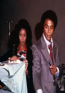 Нечто с двумя головами (1972) в хорошем качестве через торрент Нечто с двумя головами (1972) фильм в хорошем качестве через торрент