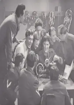 Музыканты одного полка (1965) через торрент скачать Музыканты одного полка (1965) фильм через торрент скачать