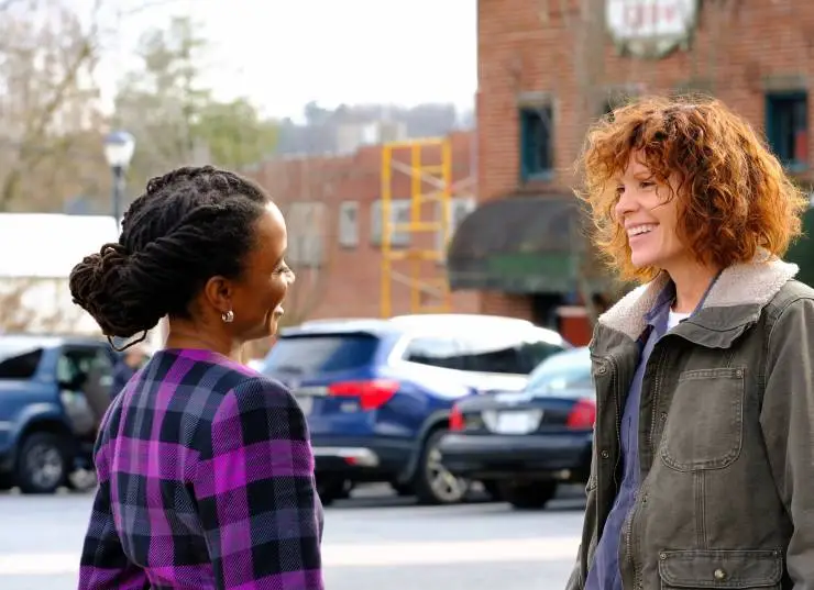 Сквозь тусклое стекло (2020) через торрент бесплатно Сквозь тусклое стекло (2020) фильм через торрент бесплатно