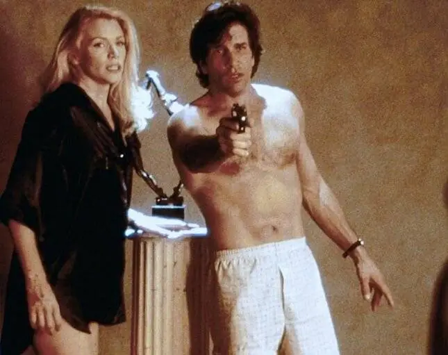 Непристойное поведение (1993) через торрент скачать Непристойное поведение (1993) фильм через торрент скачать