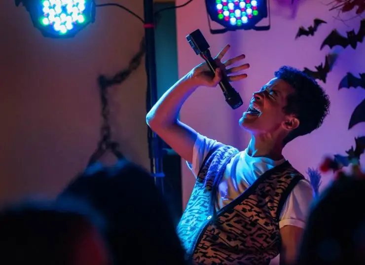 Между здравствуй и прощай (2022) через торрент скачать Между здравствуй и прощай (2022) фильм через торрент скачать