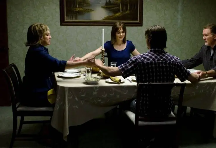 Идеальная семья (2011) через торрент бесплатно Идеальная семья (2011) фильм через торрент бесплатно