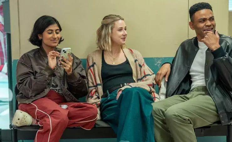 Взрослые (2025) через торрент скачать Взрослые (2025) сериал через торрент скачать