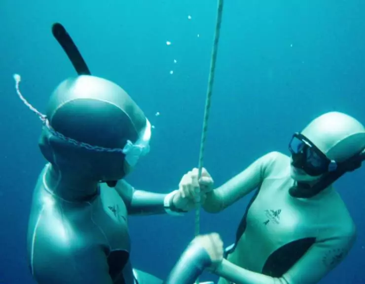 Глубь (2018) через торрент бесплатно Глубь (2018) фильм через торрент бесплатно