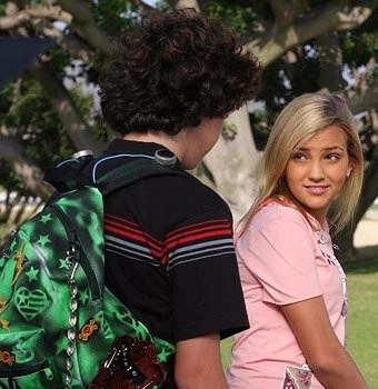 Зоуи 101 (2005) через торрент бесплатно Зоуи 101 (2005) сериал через торрент бесплатно