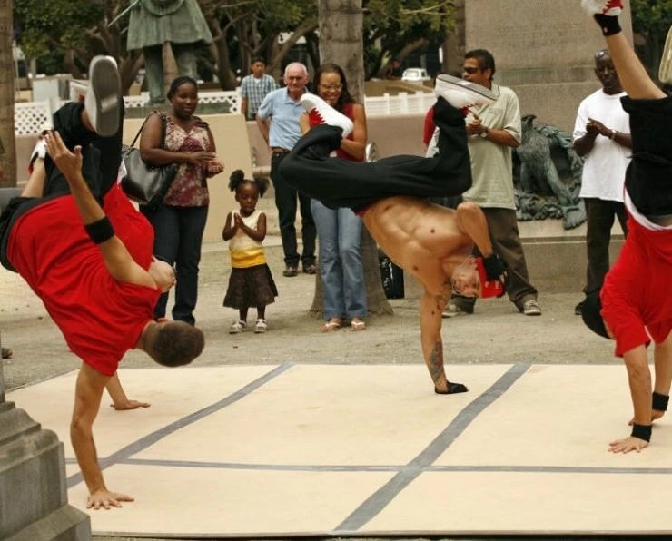 Бигёрл (2009) через торрент скачать Бигёрл (2009) фильм через торрент скачать