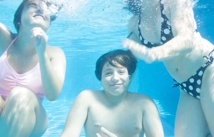 Клуб «Сэндвич» (2013) через торрент скачать Клуб «Сэндвич» (2013) фильм через торрент скачать