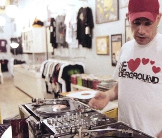 Олдскульные ренегаты (2013) через торрент бесплатно Олдскульные ренегаты (2013) фильм через торрент бесплатно