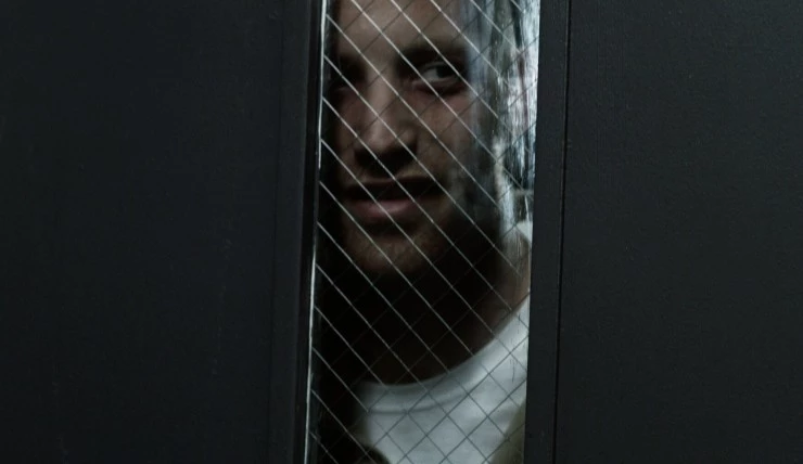 В клетке (2021) через торрент скачать В клетке (2021) фильм через торрент скачать