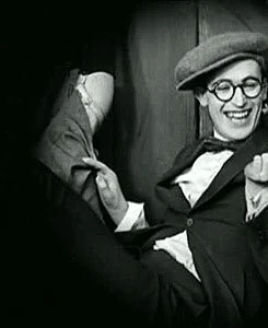 На диком западе (1920) через торрент бесплатно На диком западе (1920) фильм через торрент бесплатно